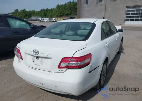 2010 Toyota Camry Le/Se/Xle z USA, uszkodzony, nr VIN 4T4BF3EK3AR009631